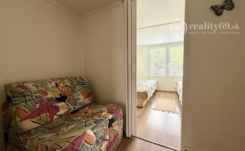 MAĎARSKO - JAZERO RAKACA - POSCHODOVÁ 5 IZBOVÁ CHATA, TERASA, BAZÉN, GARÁŽ.