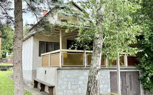 MAĎARSKO - JAZERO RAKACA - POSCHODOVÁ 5 IZBOVÁ CHATA, TERASA, BAZÉN, GARÁŽ.