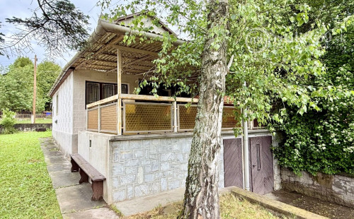 MAĎARSKO - JAZERO RAKACA - POSCHODOVÁ 5 IZBOVÁ CHATA, TERASA, BAZÉN, GARÁŽ.