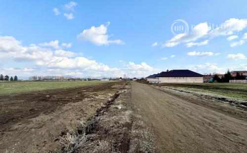 MAĎARSKO - ENCS STAVEBNÝ POZEMOK  1.000 M2, VŠETKY IS.