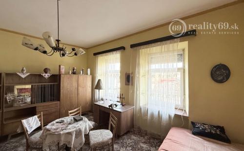 MAĎARSKO - FORRÓ / ENCS - ABÚJDEVECSER  - 4 IZBOVÝ DOM.