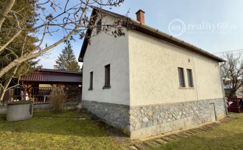 MAĎARSKO - JAZERO RAKACA - POSCHODOVÁ 3 IZBOVÁ CHATA PRI JAZERE S TERASOU.