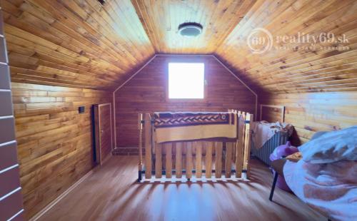 MAĎARSKO - JAZERO RAKACA - POSCHODOVÁ 3 IZBOVÁ CHATA PRI JAZERE S TERASOU.