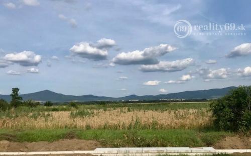 MAĎARSKO - NOVAJIDRANY STAVEBNÝ POZEMOK  1.000 M2, VŠETKY IS.