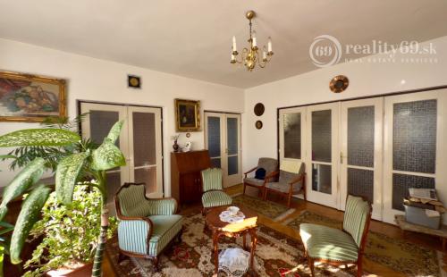 MAĎARSKO - GONC 6 IZBOVÝ POSCHODOVÝ RD S TERASOU, PIVNICOU, GARÁŽ, POZEMOK 1661 M2.