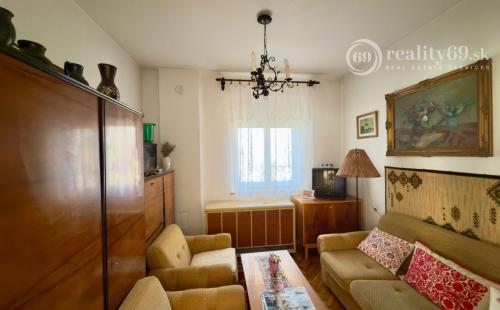 MAĎARSKO - GONC 6 IZBOVÝ POSCHODOVÝ RD S TERASOU, PIVNICOU, GARÁŽ, POZEMOK 1661 M2.