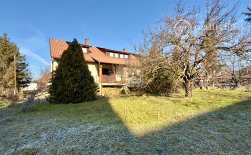 MAĎARSKO - GONC 6 IZBOVÝ POSCHODOVÝ RD S TERASOU, PIVNICOU, GARÁŽ, POZEMOK 1661 M2.