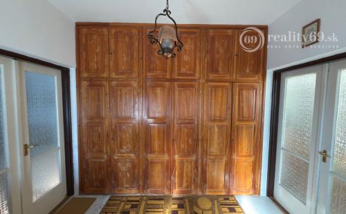 MAĎARSKO - GONC 6 IZBOVÝ POSCHODOVÝ RD S TERASOU, PIVNICOU, GARÁŽ, POZEMOK 1661 M2.