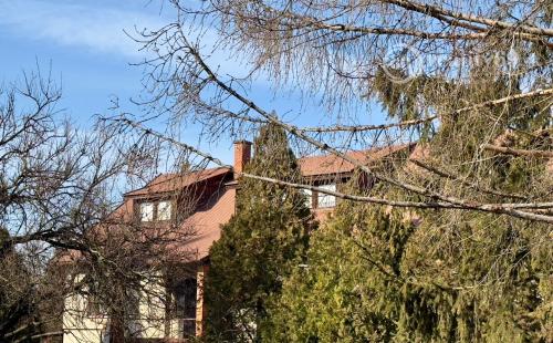 MAĎARSKO - GONC 6 IZBOVÝ POSCHODOVÝ RD S TERASOU, PIVNICOU, GARÁŽ, POZEMOK 1661 M2.