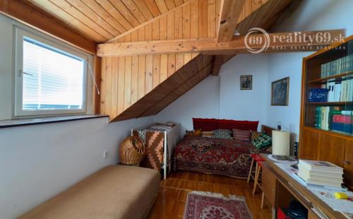 MAĎARSKO - GONC 6 IZBOVÝ POSCHODOVÝ RD S TERASOU, PIVNICOU, GARÁŽ, POZEMOK 1661 M2.