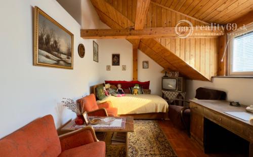 MAĎARSKO - GONC 6 IZBOVÝ POSCHODOVÝ RD S TERASOU, PIVNICOU, GARÁŽ, POZEMOK 1661 M2.