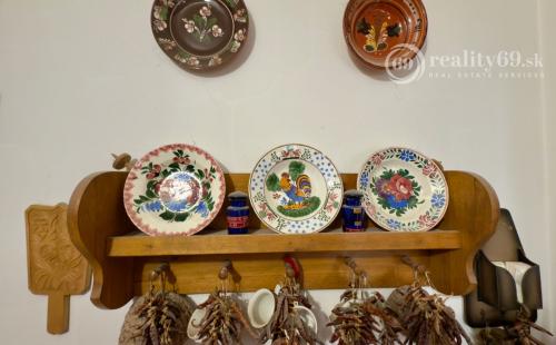 MAĎARSKO - GONC 6 IZBOVÝ POSCHODOVÝ RD S TERASOU, PIVNICOU, GARÁŽ, POZEMOK 1661 M2.