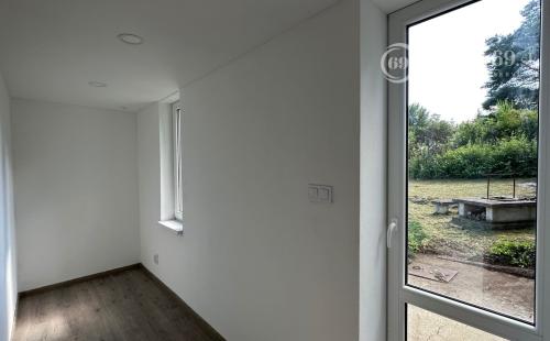 NOVÁ CENA - MAĎARSKO - JAZERO RAKACA - MUROVANÁ CHATA - PRI JAZERE S TERASOU.