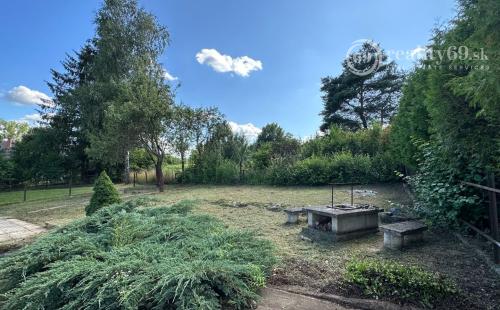 NOVÁ CENA - MAĎARSKO - JAZERO RAKACA - MUROVANÁ CHATA - PRI JAZERE S TERASOU.