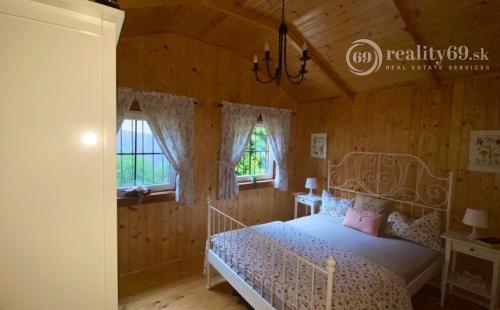 MAĎARSKO - LUXUSNÁ CHATA S LETNOU KUCHYŇOU A BAZÉNOM.