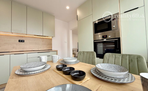 REZERVOVANÉ - KUZMÁNYHO -  KARPATSKÁ 3 IZBOVÝ LUXUSNÝ MODERNÝ BYT 71 M2 V TOP LOKALITE