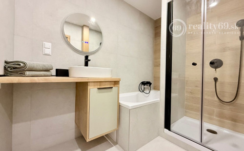 REZERVOVANÉ - KUZMÁNYHO -  KARPATSKÁ 3 IZBOVÝ LUXUSNÝ MODERNÝ BYT 71 M2 V TOP LOKALITE