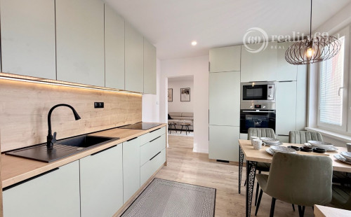 REZERVOVANÉ - KUZMÁNYHO -  KARPATSKÁ 3 IZBOVÝ LUXUSNÝ MODERNÝ BYT 71 M2 V TOP LOKALITE