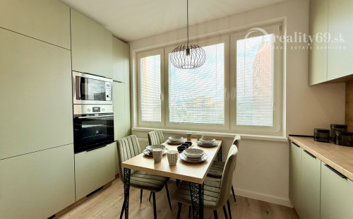 REZERVOVANÉ - KUZMÁNYHO -  KARPATSKÁ 3 IZBOVÝ LUXUSNÝ MODERNÝ BYT 71 M2 V TOP LOKALITE