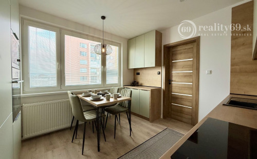 REZERVOVANÉ - KUZMÁNYHO -  KARPATSKÁ 3 IZBOVÝ LUXUSNÝ MODERNÝ BYT 71 M2 V TOP LOKALITE