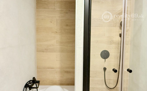 REZERVOVANÉ - KUZMÁNYHO -  KARPATSKÁ 3 IZBOVÝ LUXUSNÝ MODERNÝ BYT 71 M2 V TOP LOKALITE