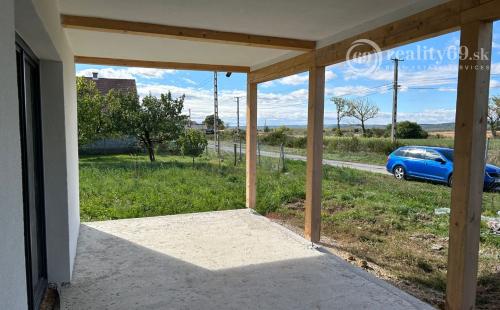 IBA 12 KM OD OBCE KECHNEC - MAĎARSKO - GONC NOVOSTAVBA 4 IZBOVÉHO RD 100 M2, POZEMOK 852 M2