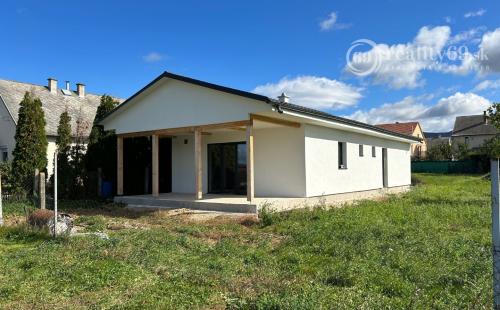 IBA 12 KM OD OBCE KECHNEC - MAĎARSKO - GONC NOVOSTAVBA 4 IZBOVÉHO RD 100 M2, POZEMOK 852 M2