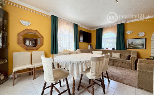 MAĎARSKO FORRÓ - SUPER 5 IZBOVÝ RD SO ZÁHRADOU