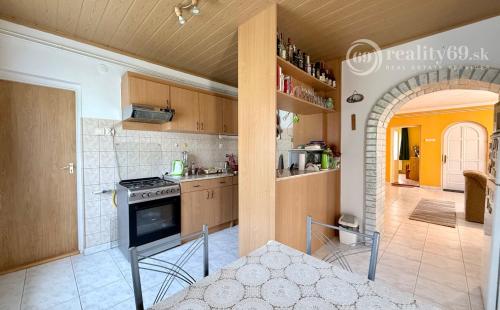 MAĎARSKO FORRÓ - SUPER 5 IZBOVÝ RD SO ZÁHRADOU