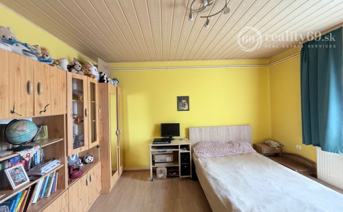 MAĎARSKO FORRÓ - SUPER 5 IZBOVÝ RD SO ZÁHRADOU