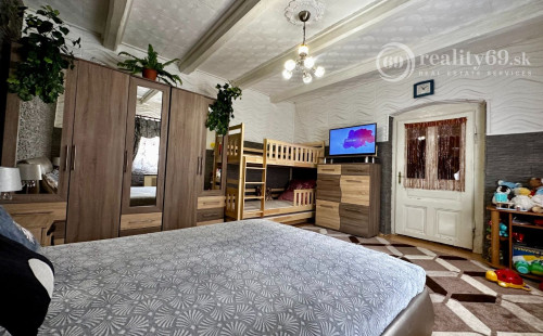 MAĎARSKO - MESZES PEKNÝ ZREKONŠTRUOVANÝ RD S VERANDOU BLÍZKO JAZERA RAKACA.