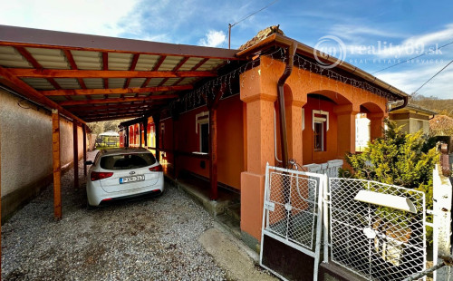 MAĎARSKO - MESZES PEKNÝ ZREKONŠTRUOVANÝ RD S VERANDOU BLÍZKO JAZERA RAKACA.