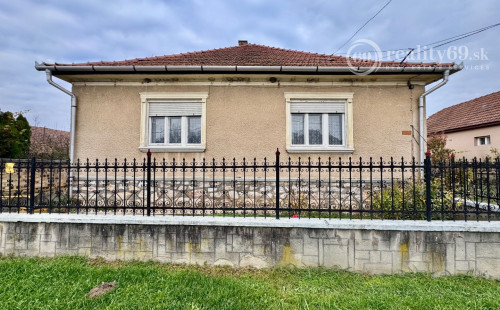 MAĎARSKO - SZENDRO - PEKNÝ 3 IZBOVÝ RODINNÝ DOM, GARÁŽ