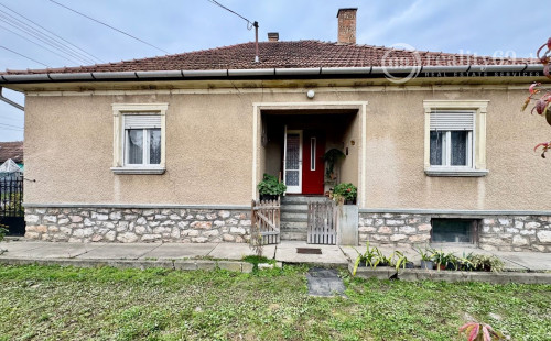 MAĎARSKO - SZENDRO - PEKNÝ 3 IZBOVÝ RODINNÝ DOM, GARÁŽ