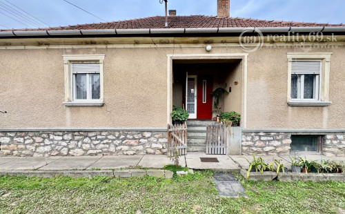 MAĎARSKO - SZENDRO - PEKNÝ 3 IZBOVÝ RODINNÝ DOM, GARÁŽ