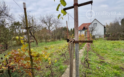 MAĎARSKO - SZENDRO - PEKNÝ 3 IZBOVÝ RODINNÝ DOM, GARÁŽ