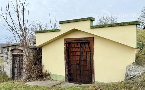 MAĎARSKO - ABAÚJSZÁTÓ - FUNKČNÁ VINNÁ PIVNICA PRE GURMÁNOV.