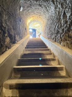 MAĎARSKO - ABAÚJSZÁTÓ - FUNKČNÁ VINNÁ PIVNICA PRE GURMÁNOV.