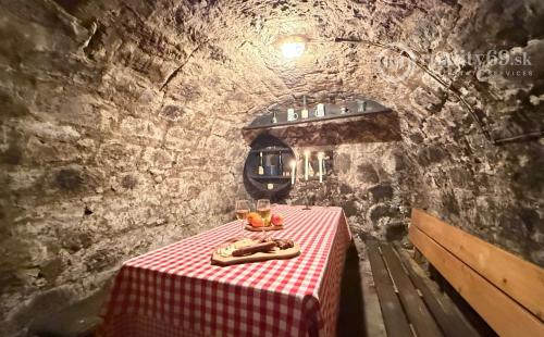 MAĎARSKO - ABAÚJSZÁTÓ - FUNKČNÁ VINNÁ PIVNICA PRE GURMÁNOV.