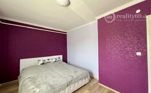 MAĎARSKO - PERKUPA 5 IZBOVÝ POSCHODOVÝ DOM PO REKONŠTRUKCII.