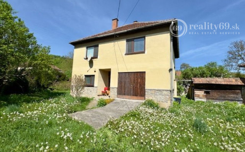 MAĎARSKO - PERKUPA 5 IZBOVÝ POSCHODOVÝ DOM PO REKONŠTRUKCII.