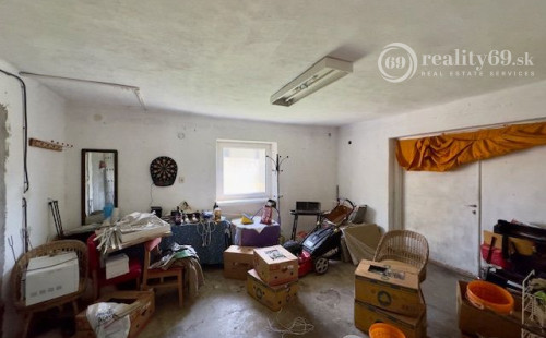 MAĎARSKO - PERKUPA 5 IZBOVÝ POSCHODOVÝ DOM PO REKONŠTRUKCII.