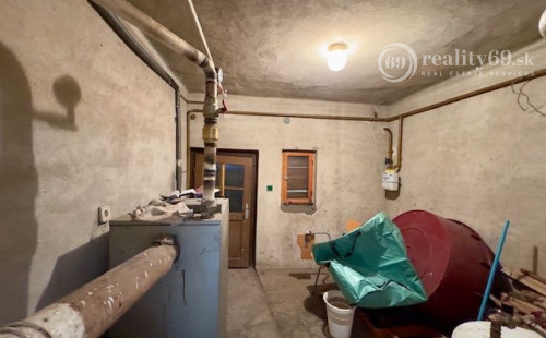 MAĎARSKO - PERKUPA 5 IZBOVÝ POSCHODOVÝ DOM PO REKONŠTRUKCII.