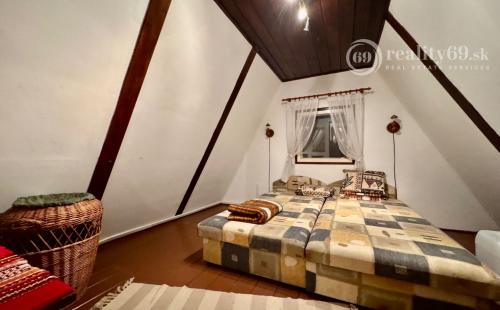 MAĎARSKO - PRI MISKOLCI - 3 IZBOVÁ POSCHODOVÁ CHATA 60 M2, TOP LOKALITA