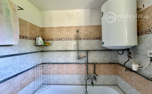 MAĎARSKO - TERESZTENYE  2 IZBOVÝ  RODINNÝ DOM S LETNOU KUCHYŇOU NA POZEMKU 2552 M2