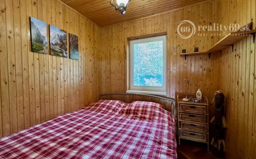 MAĎARSKO - JAZERO RAKACA - POSCHODOVÁ 4 IZBOVÁ CHATA, KUCHYŇA, PRI JAZERE S TERASOU.