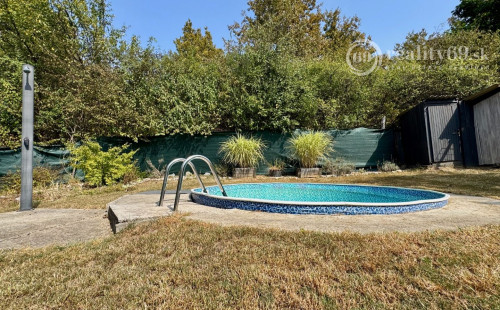 MAĎARSKO - JAZERO RAKACA - POSCHODOVÁ 4 IZBOVÁ CHATA, KUCHYŇA, PRI JAZERE S TERASOU.