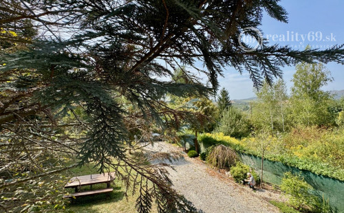 MAĎARSKO - JAZERO RAKACA - POSCHODOVÁ 4 IZBOVÁ CHATA, KUCHYŇA, PRI JAZERE S TERASOU.