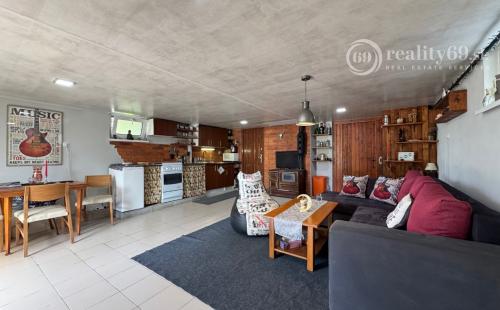 MAĎARSKO - JAZERO RAKACA - POSCHODOVÁ 4 IZBOVÁ CHATA, KUCHYŇA, PRI JAZERE S TERASOU.