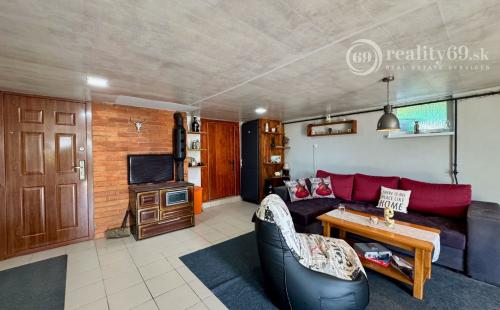 MAĎARSKO - JAZERO RAKACA - POSCHODOVÁ 4 IZBOVÁ CHATA, KUCHYŇA, PRI JAZERE S TERASOU.